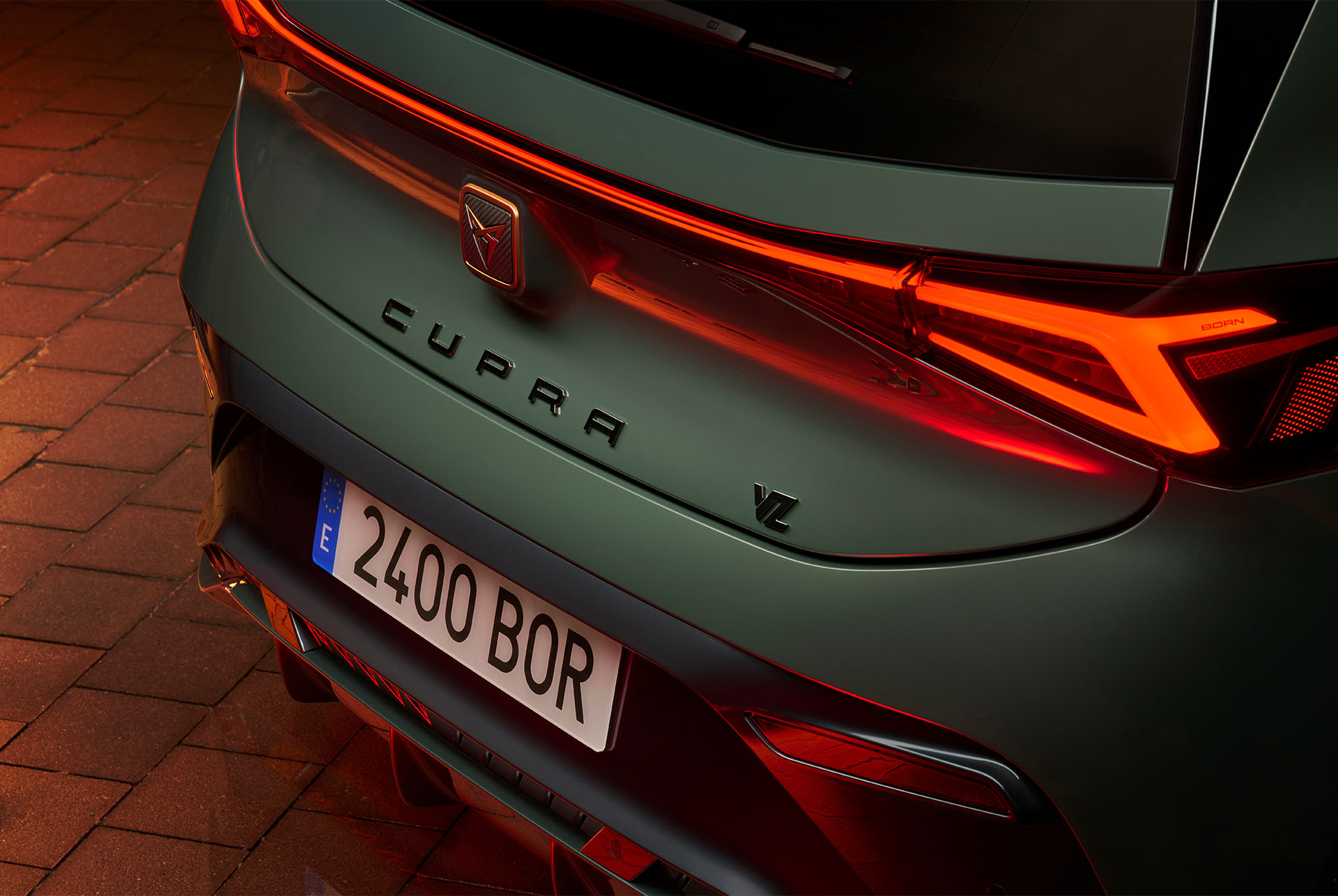 Uusi CUPRA Born 2024 hatchback -sähköauto